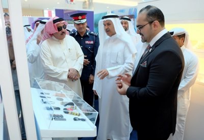 محافظا المحرق والعاصمة يفتتحان معرض (معاً) للتوعية الأمنية بمجمع السيف بالمحرق