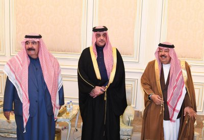 سمو الشيخ عبدالله بن حمد يقدم التعازي في وفاة الامير متعب بن عبدالعزيز