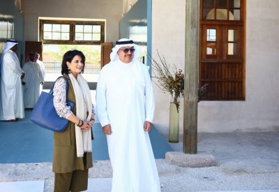 الشيخ راشد بن خليفة آل خليفة يزور معرض "بأعينهم" في مدرسة الهداية الخليفية