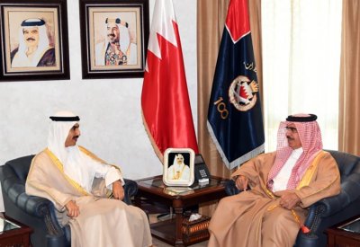 وزير الداخلية يستقبل السفير الكويتي الجديد