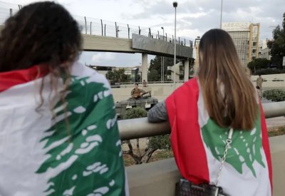 الغلاء يكوي اللبنانيين.. انتحار ومؤسسات تقفل أبوابها