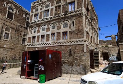 الحوثي يغلق مقاهي صنعاء.. منعاً للاختلاط