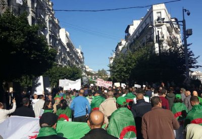قبل أسبوع من رئاسيات الجزائر.. مسيرات منادية بتجسيد مطالب الحراك