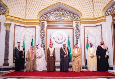 القمة الخليجية تدعو إلى وحدة مالية ونقدية في 2025