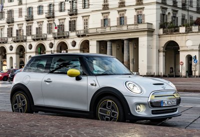 المهمة الإيطالية الكهربائية" MINI Cooper SE الجديدة