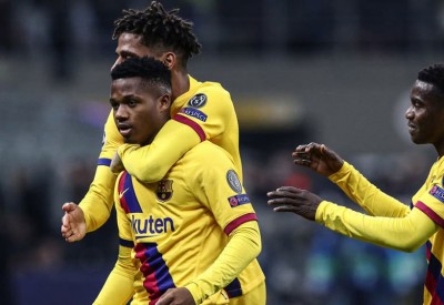 "مراهق" برشلونة يعيد الأمل إلى دورتموند.. ويبقي فافري في وظيفته