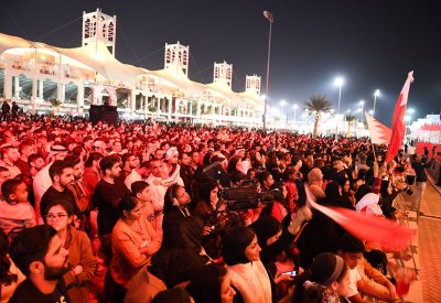 16 فنانا بحرينيا يحييون حفلا غنائيا كبيرا في الحلبة