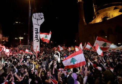 قطع طرق بيروت والبقاع احتجاجاً على "القوة المفرطة"