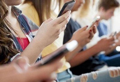 المراهقون وطعامهم ووسائل التواصل.. العلاقة "المضطربة"