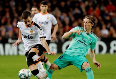 ريال مدريد يفلت من الخسارة أمام فالنسيا في الوقت القاتل