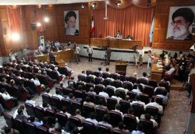 دعوا لاستقالة المرشد الإيراني.. فأحيلوا إلى محكمة الثورة