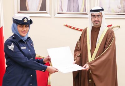 سمو محافظ الجنوبية يكرم عدداً من الضباط تقديرا لدور الجهات الأمنية في احتفالات المحافظة بالعيد الوطني