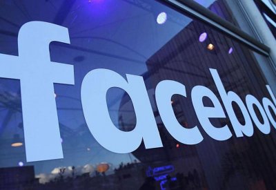 فيسبوك يعترف: هواتف ربع مليار مستخدم "للتحميل"