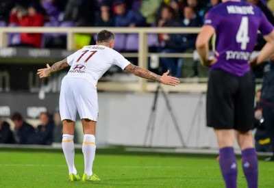 روما يطارد فرق المقدمة بالفوز برباعية على فيورنتينا