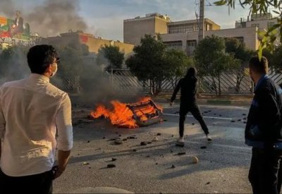 منظمة إيرانية: ضحايا الاحتجاجات 324 قتيلا بينهم 14 طفلا