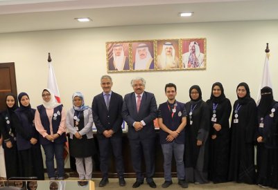 رئيس جامعة البحرين يستقبل فريق إكسبو 2020 ويحثهم على الإنجاز