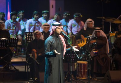 فؤاد عبدالواحد ينثر إبداعات "بومحضار"