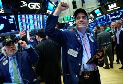 المؤشر S&P500 يسجل مستوى قياسيا جديدا عند الفتح في بورصة وول ستريت