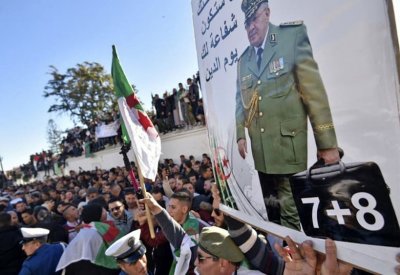 بحضور الرئيس الجديد.. تشييع جثمان قايد صالح في الجزائر