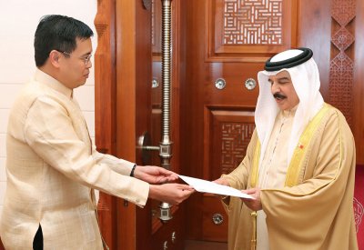 جلالة الملك يتسلم رسالة من رئيس الفلبين تتعلق بعلاقات التعاون بين البلدين