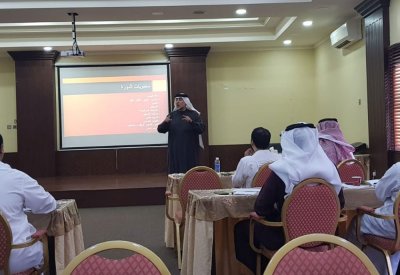 علي أحمد يقدم دورة مهارات التحدث وفنون الإلقاء