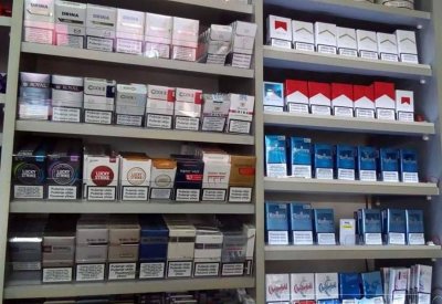ارتفاع أسعار "السيجارة" بالمطار بنسبة تصل إلى 100%