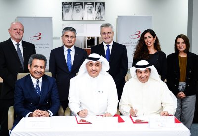 وزير المواصلات يوقّع اتفاقية امتياز مع متاجر "دبليو إتش" لتشغيل متاجر في مبنى المسافرين الجديد
