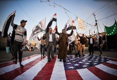  مناصرو "حزب الله العراق" يهاجمون السفارة الأميركية ببغداد 