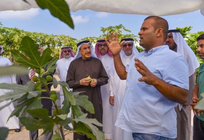 معالي الشيخ خالد بن عبد الله يزور هورة عالي ويلتقي المزارعين ويوجه بدراسة جميع مقترحاتهم