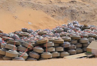 الحوثي يزرع عبوة ناسفة بحرية قرب ميناء الحيمة