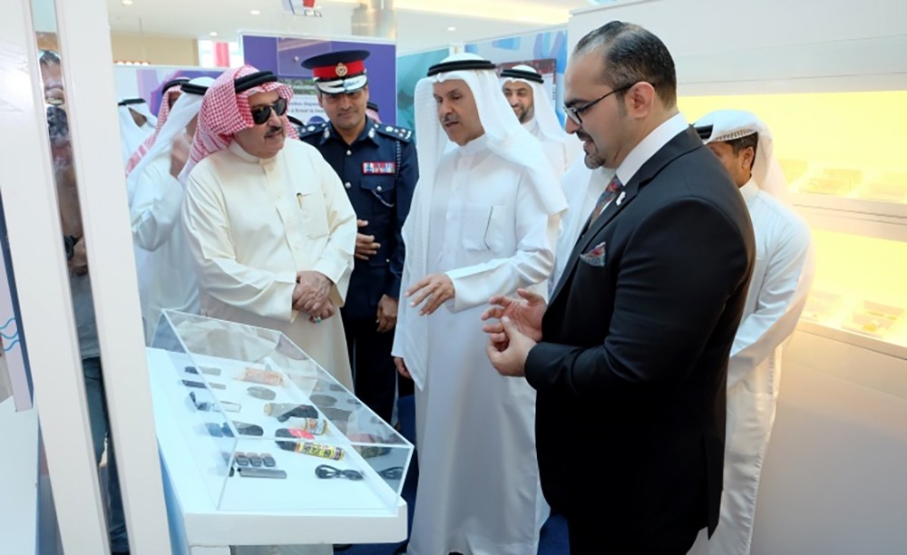 محافظا المحرق والعاصمة يفتتحان معرض (معاً) للتوعية الأمنية بمجمع السيف بالمحرق