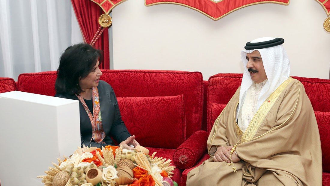 جلالة الملك المفدى يستقبل رئيسة هيئة البحرين للثقافة والآثار