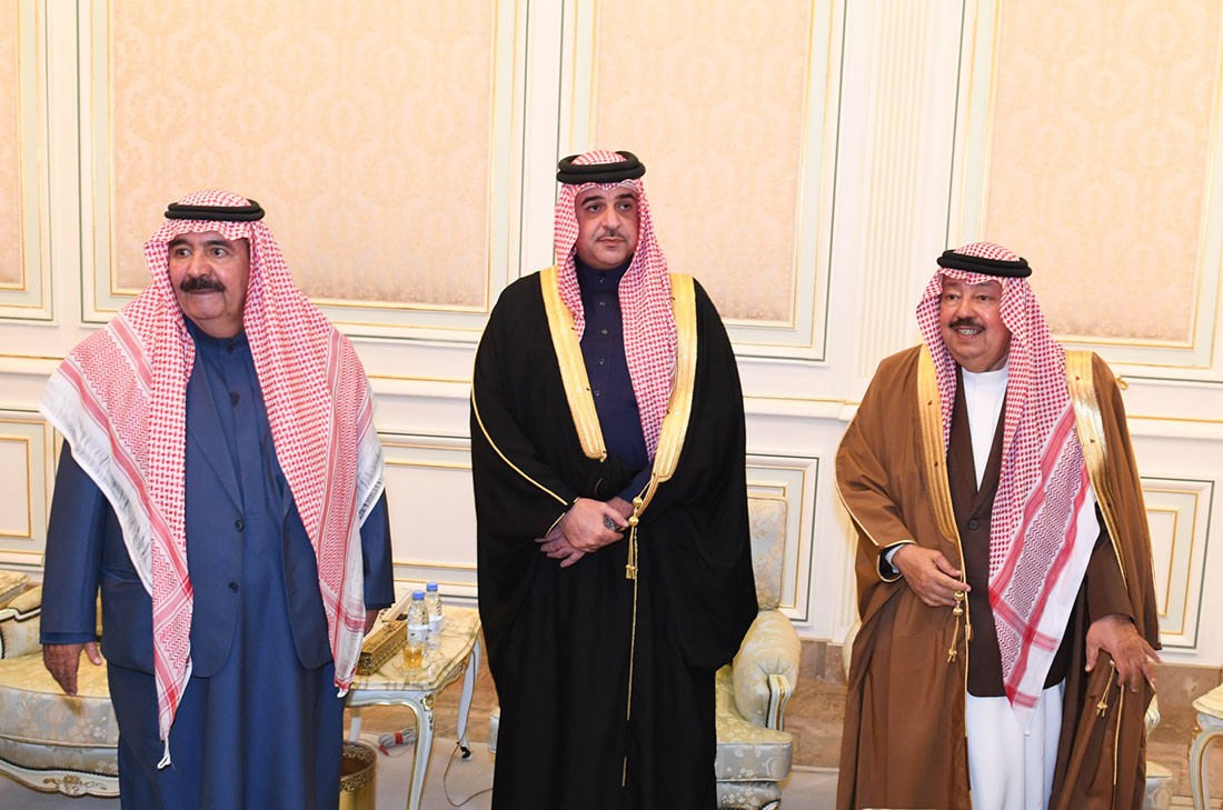 سمو الشيخ عبدالله بن حمد يقدم التعازي في وفاة الامير متعب بن عبدالعزيز