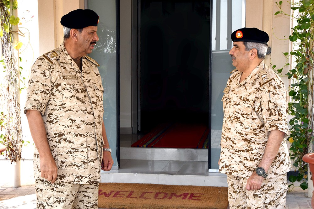 القائد العام يزور إحدى وحدات قوة دفاع البحرين