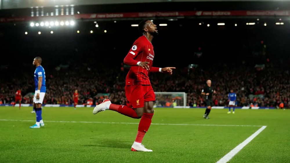 ليفربول يصعق إيفرتون بخماسية ويوسع الفارق إلى 8 نقاط