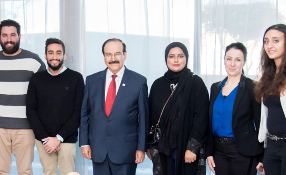 رئيس هيئة الطاقة المستدامة يكرم شباب متطوعين من منظمة (أيزك) العالمية