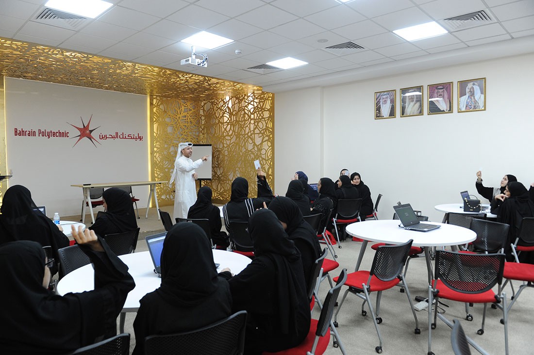 البوليتكنك ترشد طالبات الثانوية للالتحاق بتخصصات "علوم المستقبل"