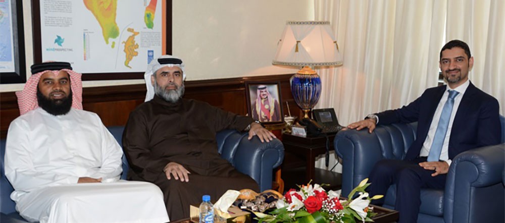وزير شؤون الكهرباء والماء يشيد بجهود النواب وأعضاء المجالس البلدية
