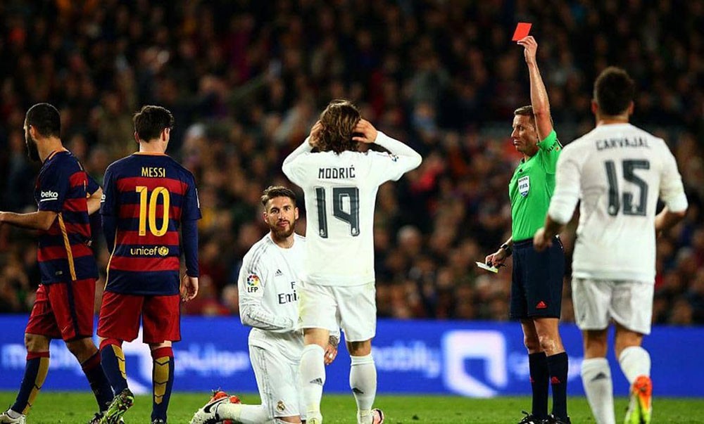 طاقم تحكيم "كارثي" لريال مدريد في الكلاسيكو المرتقب
