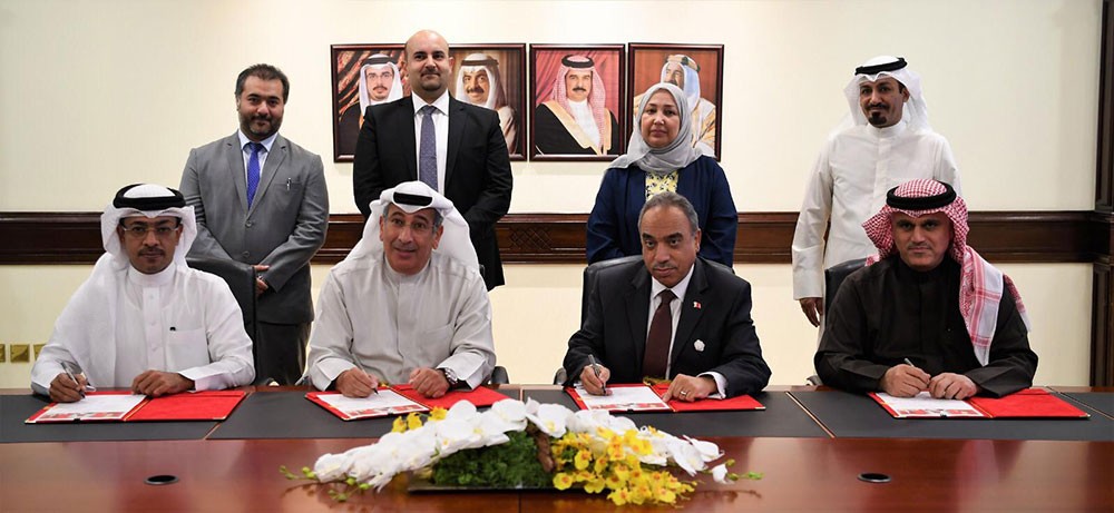 خلف يوقع عقد البدء بأعمال المرحلة الثانية من الأڤنيوز – البحرين