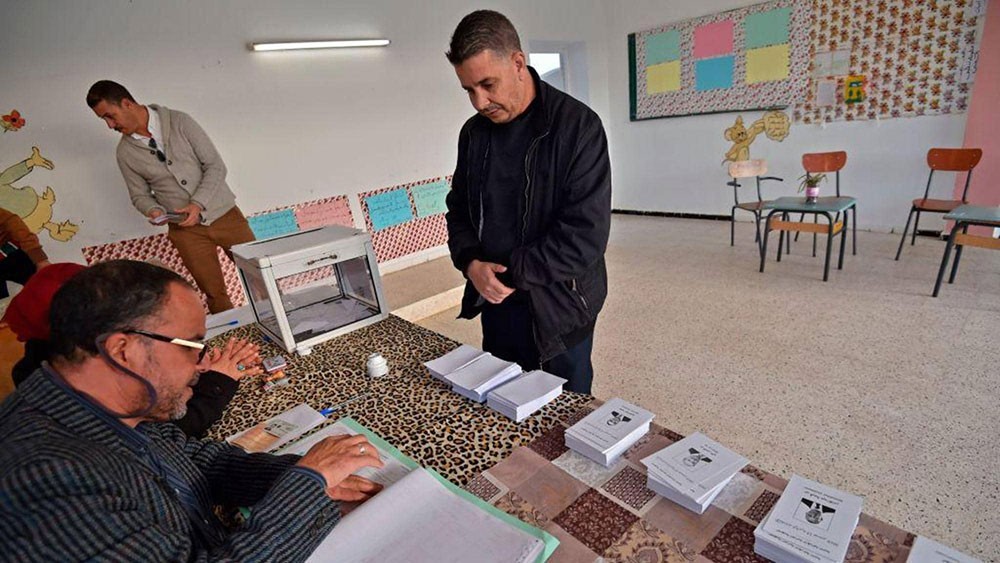 انتخابات الجزائر.. تحطيم مراكز تصويت وإغلاق أخرى
