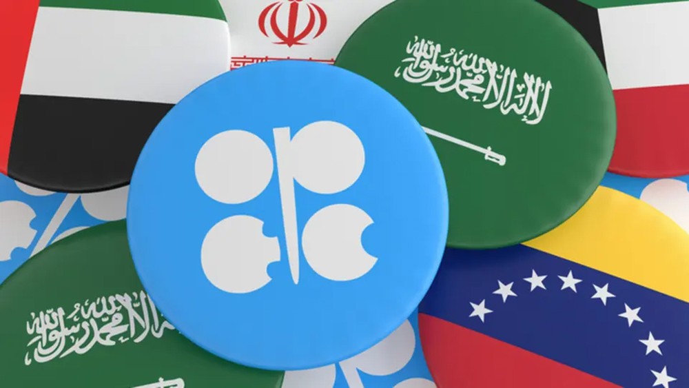 "وكالة الطاقة": رغم اتفاق أوبك+.. فائض المعروض سيستمر
