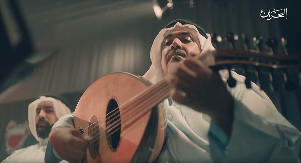 تلفزيون البحرين يعيد شيلة " انا المايات على أسيافك يا بحرين " بحلة رائعة
