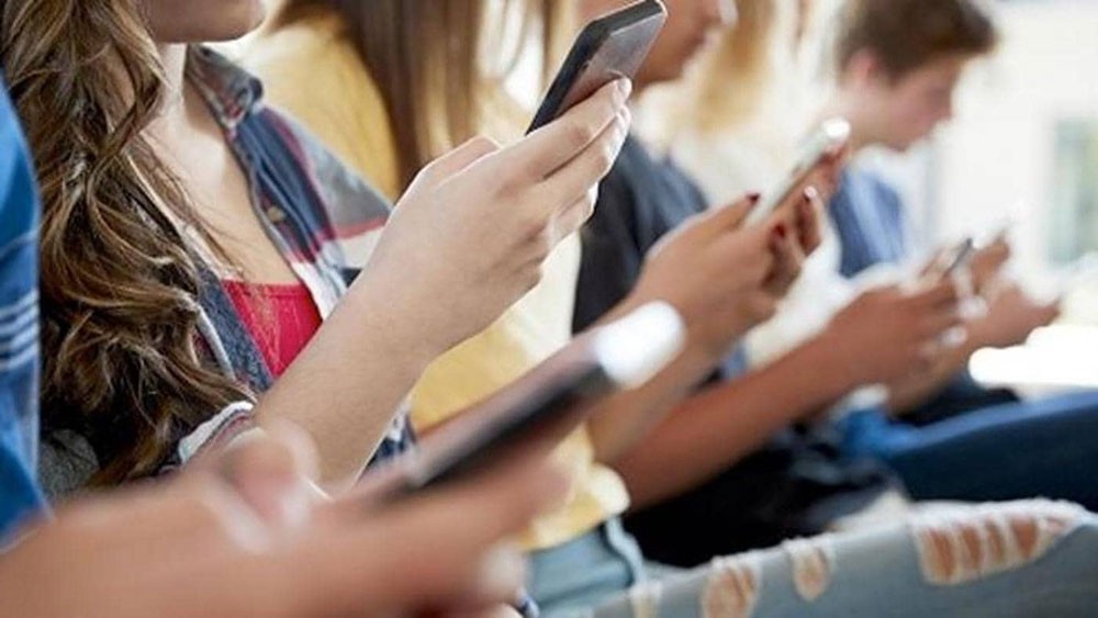 المراهقون وطعامهم ووسائل التواصل.. العلاقة "المضطربة"