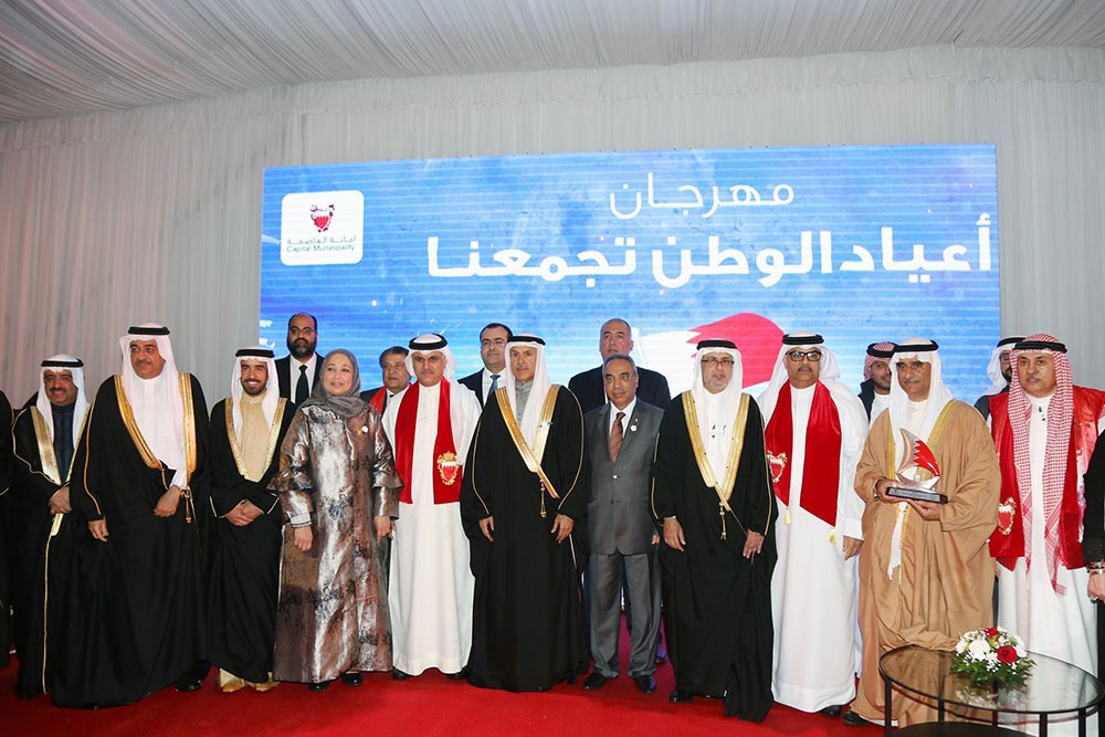 العاصمة ترتدي حلة البهجة احتفالاً بأعياد الوطن.. والألعاب النارية تضيء سماء المنامة