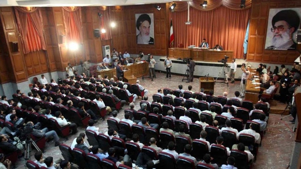 دعوا لاستقالة المرشد الإيراني.. فأحيلوا إلى محكمة الثورة