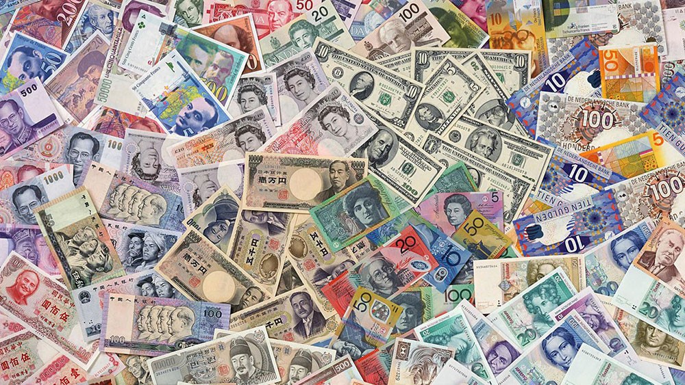 العملات الرئيسية تنتظر تفاصيل اتفاق التجارة الأمريكي الصيني