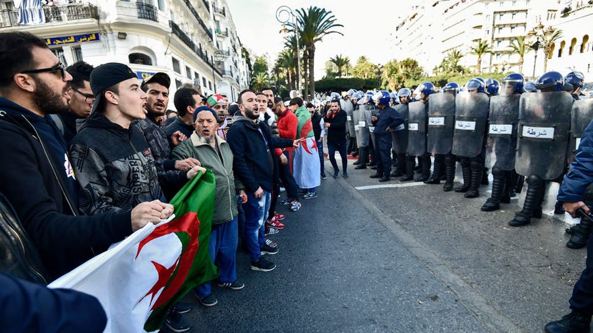 الحراك الجزائري أمام اختبار.. هل يقبل بالحوار مع تبّون؟