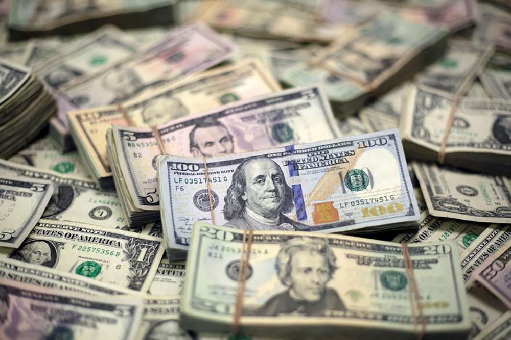 ارتفاع طفيف للدولار بعد قرار مساءلة ترامب ونظيره الأسترالي يقفز