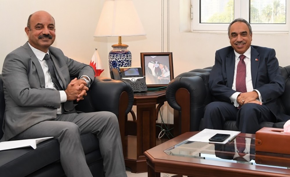 وزير الأشغال يبحث احتياجات خامسة الشمالية مع النائب فلاح هاشم